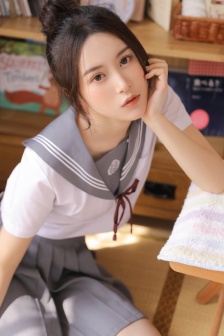 厨房里我抬起老师的腿